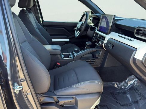 Used 2024 Toyota Tacoma TRD Off-Road image 21