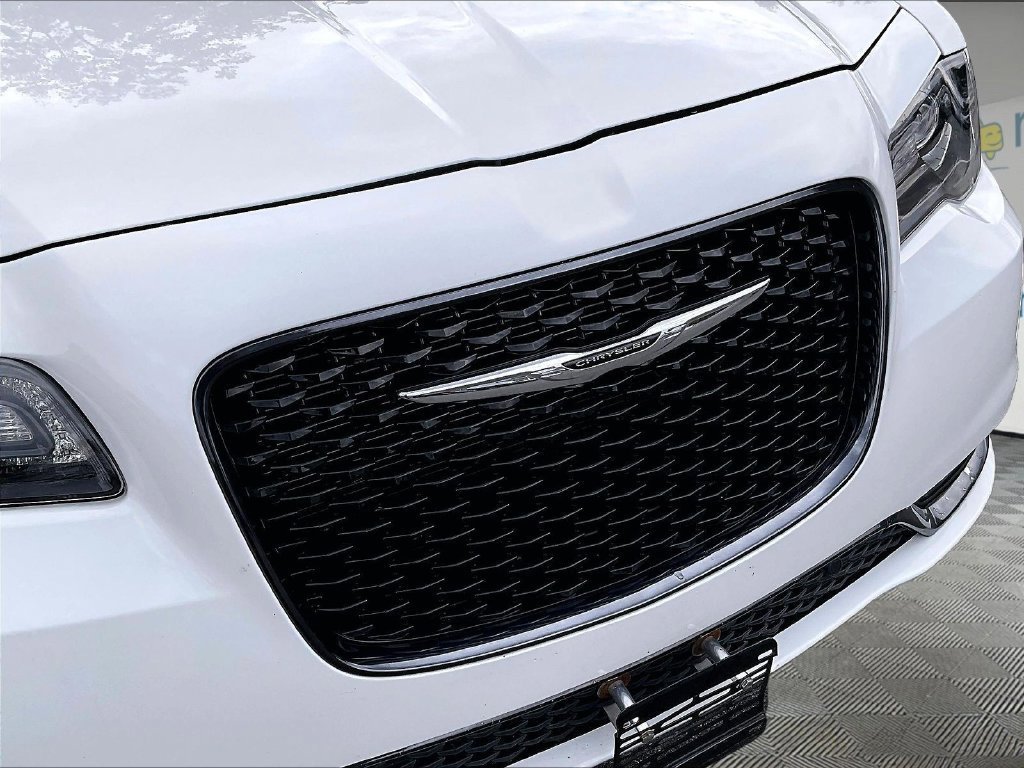 Used 2017 Chrysler 300 S w/ 300S Premium Group 2 AWD/4WD image 32