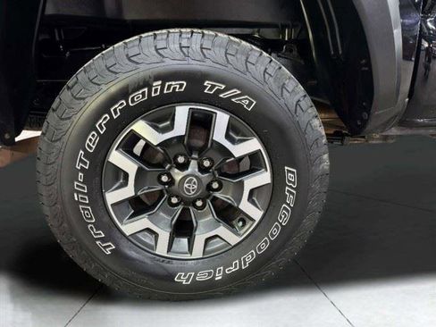 Used 2020 Toyota Tacoma TRD Off-Road w/ Technology Package AWD/4WD image 42