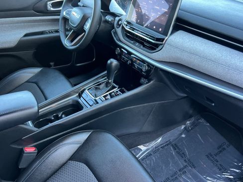 Used 2024 Jeep Compass Latitude image 17