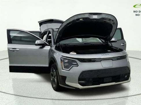 Used 2024 Kia Niro Wave w/ Wave Preserve Package FWD image 11
