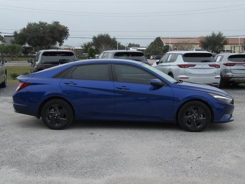 Used 2022 Hyundai Elantra SEL image 2