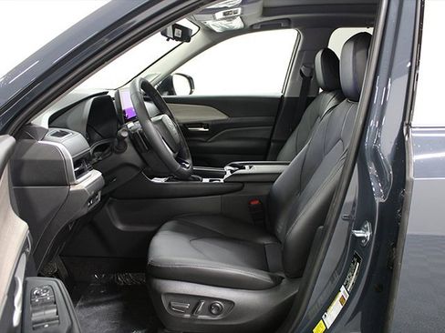 New 2026 Toyota Grand Highlander Platinum image 5