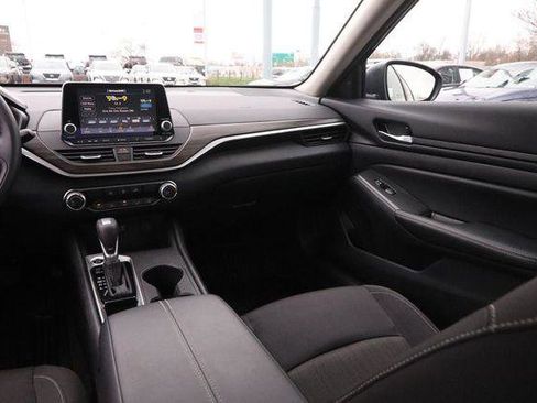 Used 2025 Nissan Altima 2.5 SV image 23