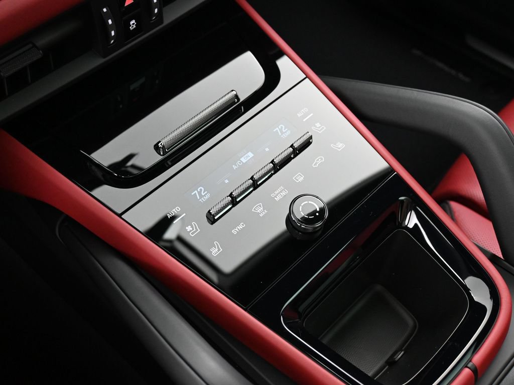 Certified 2026 Porsche Cayenne E-Hybrid Coupe AWD/4WD image 22