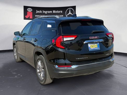 Used 2024 GMC Terrain SLT image 3