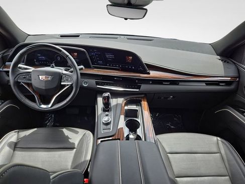 Used 2024 Cadillac Escalade Premium Luxury AWD/4WD image 9