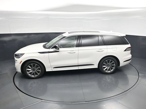 Used 2020 Lincoln Aviator Grand Touring w/ Elements Package Plus AWD/4WD image 42