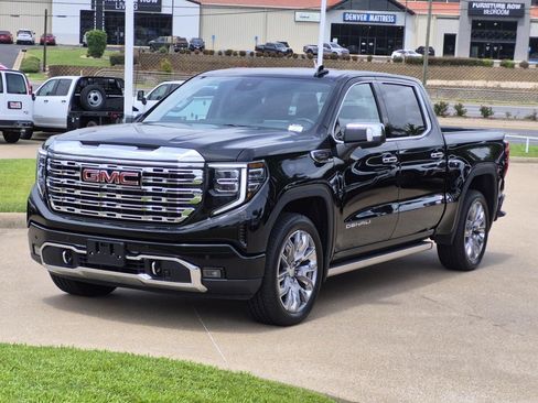 Used 2022 GMC Sierra 1500 Denali w/ Denali Reserve Package AWD/4WD image 3