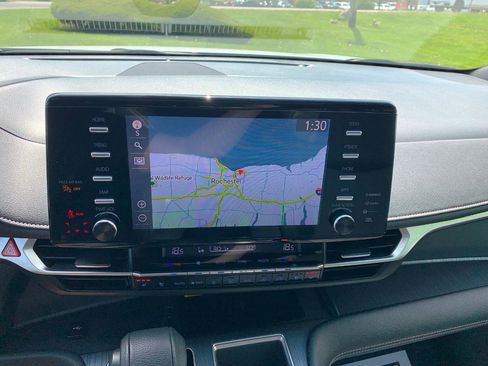 Used 2023 Toyota Sienna XSE AWD/4WD image 15