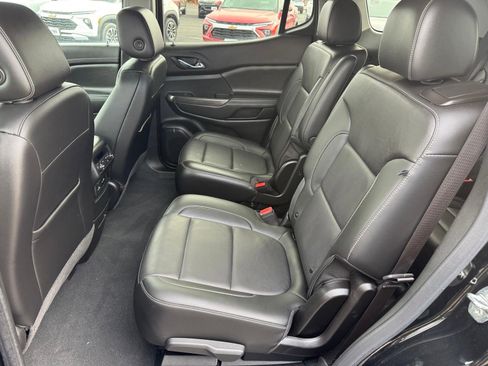 Used 2023 GMC Acadia SLT w/ Elevation Edition image 6