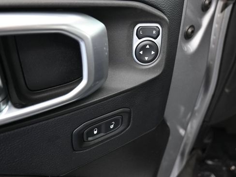 Used 2019 Jeep Wrangler Unlimited Sahara AWD/4WD image 14
