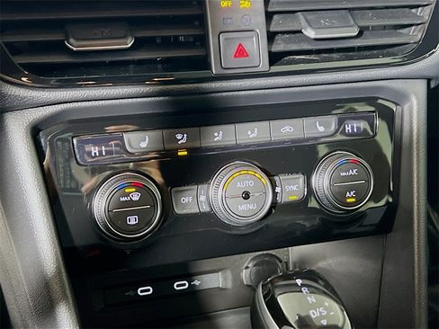 Used 2024 Volkswagen Taos SE image 15