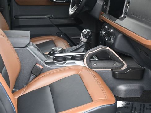 Used 2024 Ford Bronco Outer Banks image 7