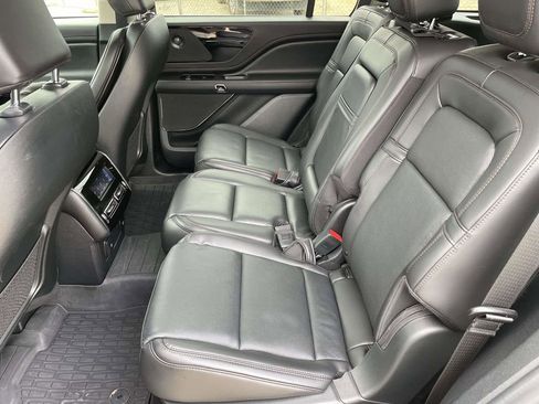Used 2023 Lincoln Aviator Reserve w/ Equipment Group 201A RWD image 12