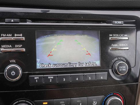 Used 2016 Nissan Rogue S FWD image 23