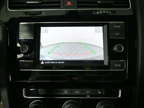 Used 2018 Volkswagen Golf 4-Door image 28