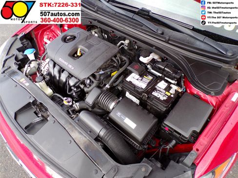 Used 2017 Hyundai Elantra SE image 32