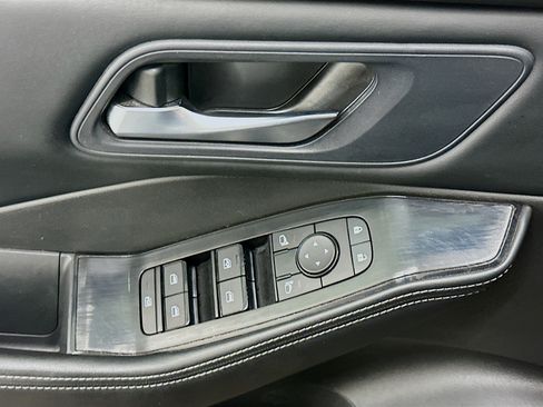 Used 2024 Nissan Rogue SV AWD/4WD image 15