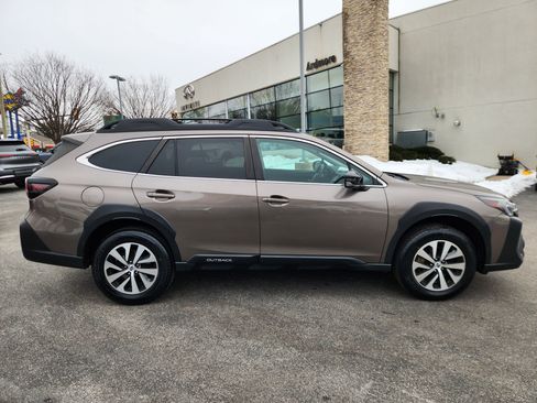 Used 2023 Subaru Outback Premium image 6