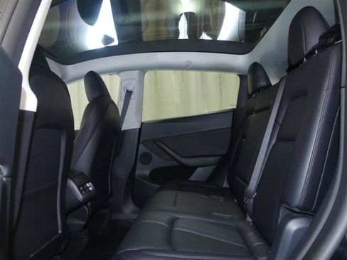 Used 2022 Tesla Model Y Long Range AWD/4WD image 21