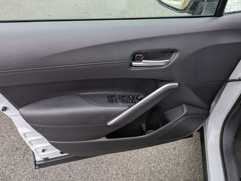 Certified 2023 Toyota Corolla Cross XLE image 6