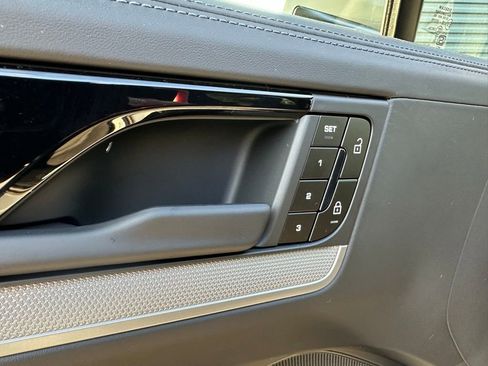 Used 2026 Porsche Cayenne E-Hybrid Coupe image 19