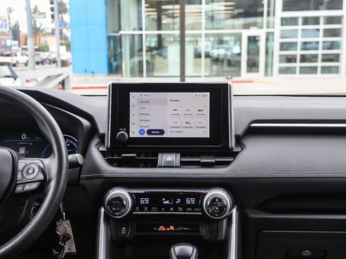 Used 2023 Toyota RAV4 LE AWD/4WD image 18