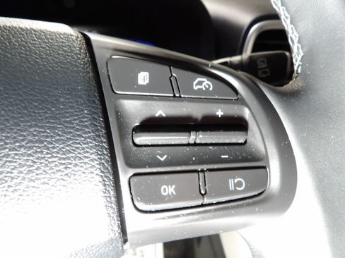 Used 2025 Hyundai Venue SEL FWD image 18