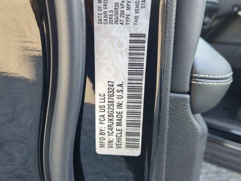 New 2025 Jeep Grand Cherokee L Limited w/ Luxury Tech Group II image 28