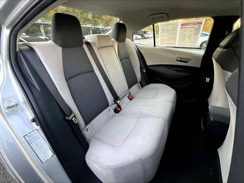 Used 2022 Toyota Corolla LE image 25