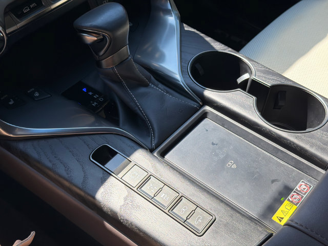Used 2024 Lexus LX 600 4WD w/ Luxury Package image 31
