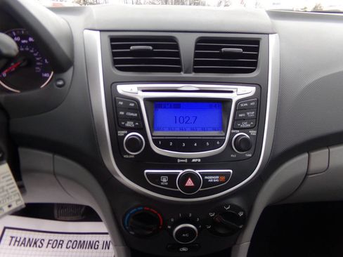 Used 2012 Hyundai Accent GLS image 18