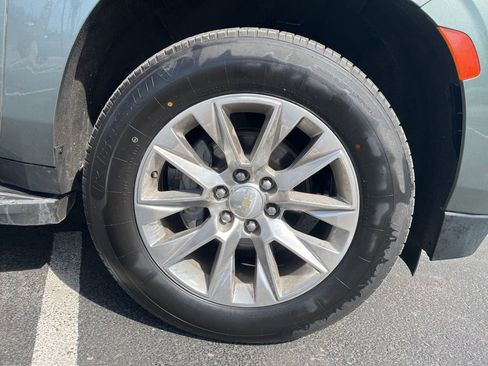 Used 2023 Chevrolet Suburban Premier image 12