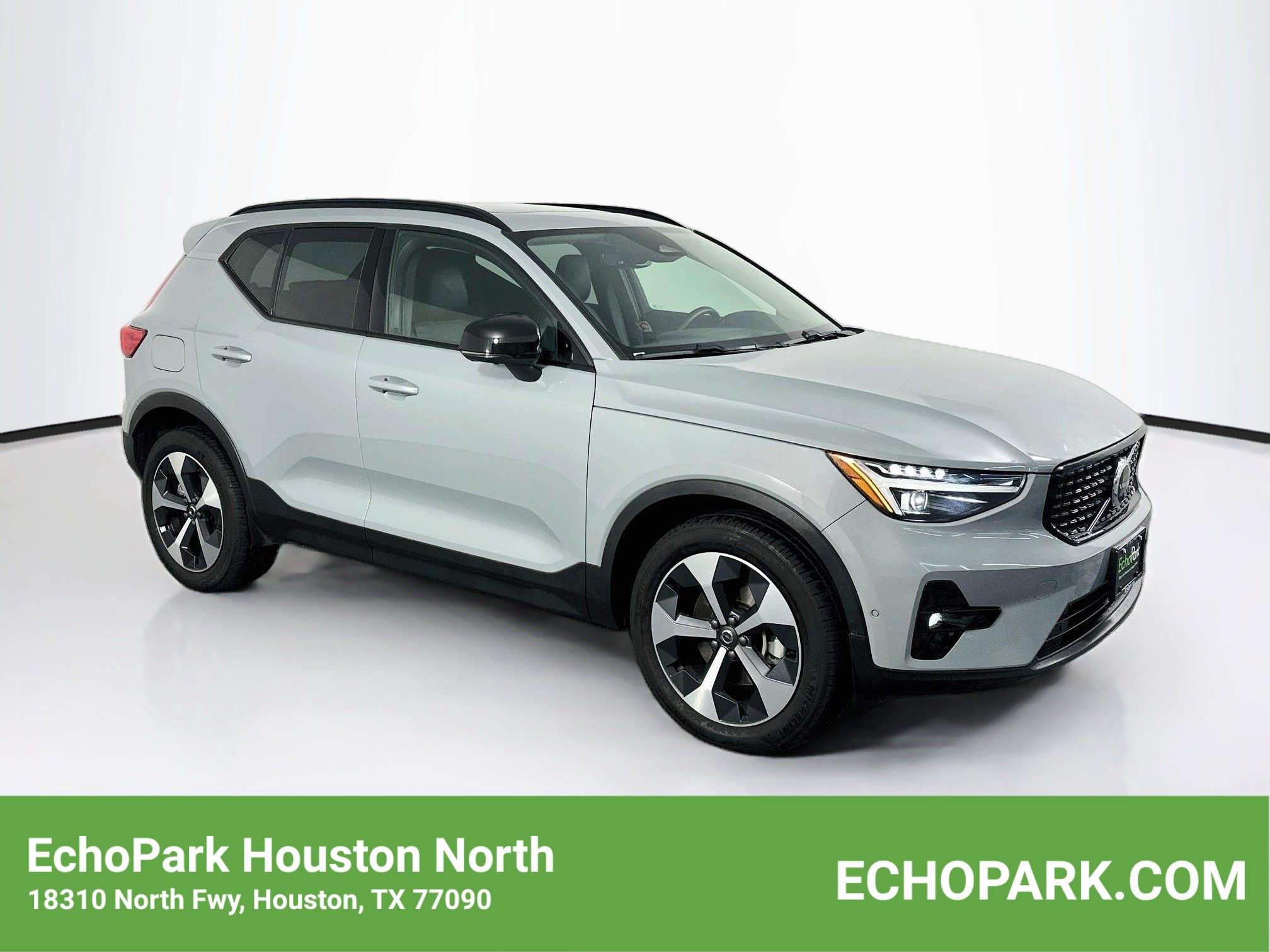 Used 2026 Volvo XC40 B5 Plus AWD/4WD image 1