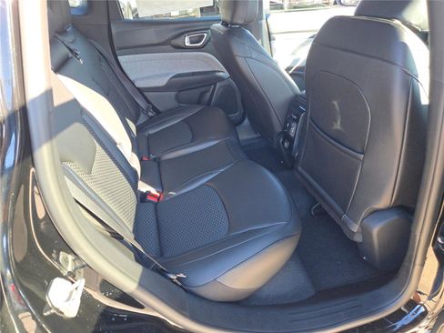 New 2026 Jeep Compass Latitude image 9