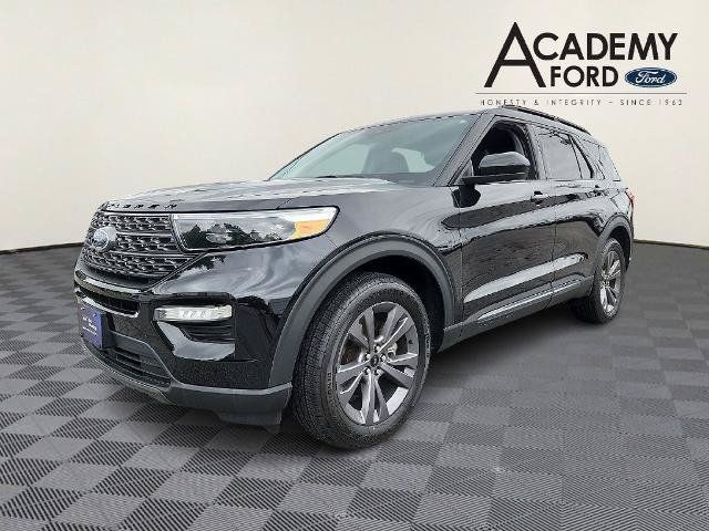 Certified 2023 Ford Explorer XLT w/ Equipment Group 202A AWD/4WD image 3