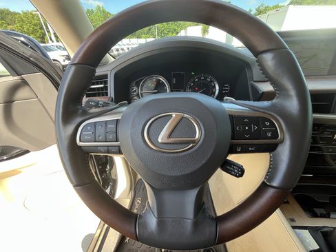 Used 2021 Lexus LX 570 4WD w/ Luxury Package image 18