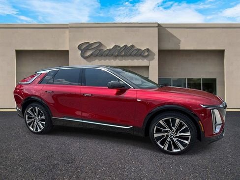 New 2026 Cadillac Lyriq Signature Luxury w/ LPO, Floor Liner Package RWD image 4