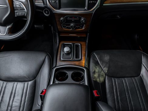 Used 2016 Chrysler 300 C Platinum RWD image 58