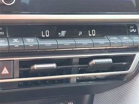 Used 2025 Toyota Camry SE image 21