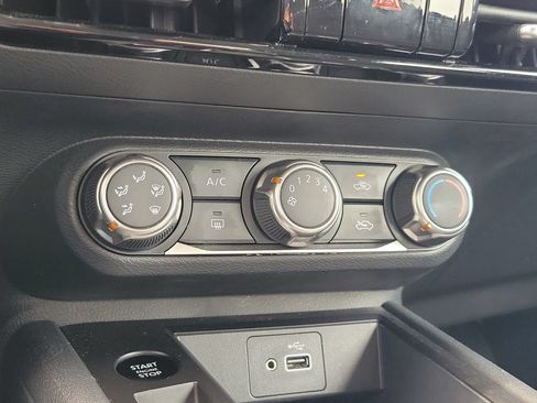 Used 2025 Nissan Kicks S AWD/4WD image 27