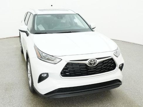 New 2026 Toyota Highlander Limited AWD/4WD image 17