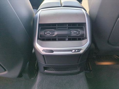 Certified 2025 BMW i7 eDrive50 RWD image 18