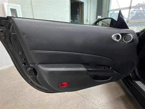 Used 2006 Nissan 350Z Grand Touring RWD image 10