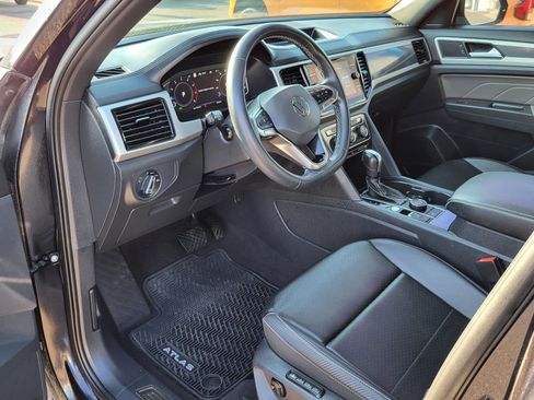 Used 2022 Volkswagen Atlas Cross Sport SEL image 16