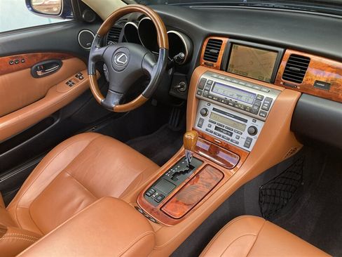 Used 2005 Lexus SC 430 Convertible RWD image 2