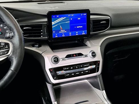 Used 2023 Ford Explorer XLT w/ Equipment Group 202A image 6