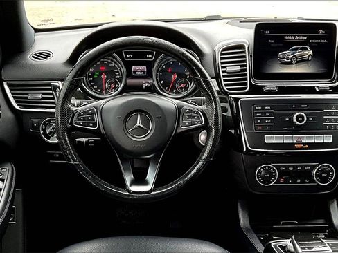 Used 2018 Mercedes-Benz GLE 350 4MATIC w/ Premium 2 Package image 5