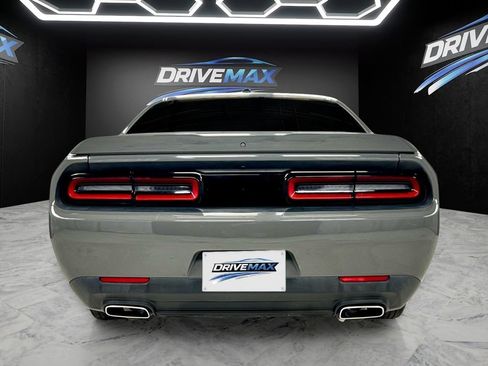 Used 2019 Dodge Challenger SXT RWD image 4